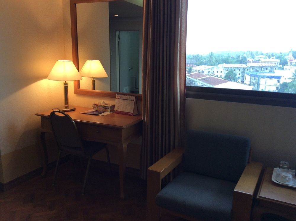 Yuzana Hotel Yangon Exteriör bild